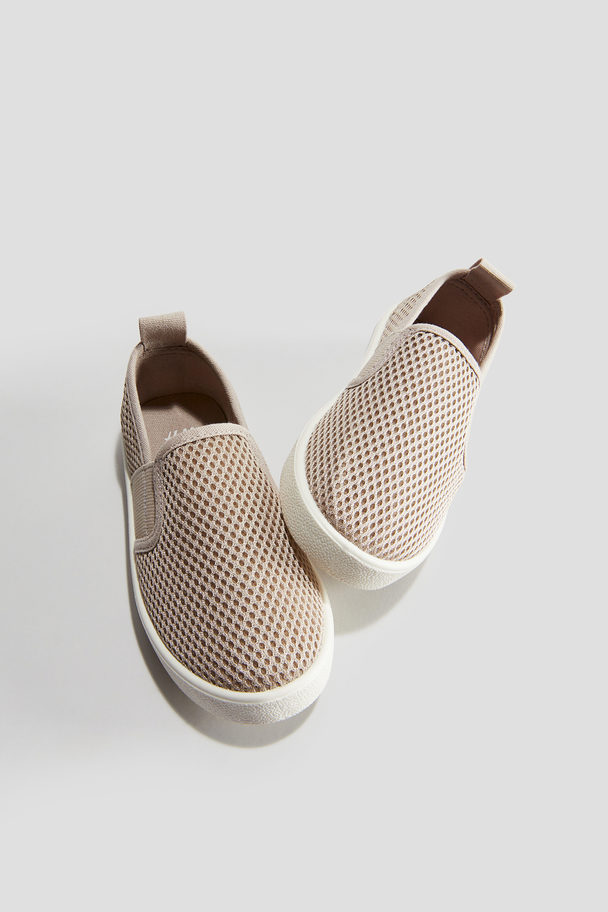 H&M Slip-on-Sneaker aus Mesh Taupe