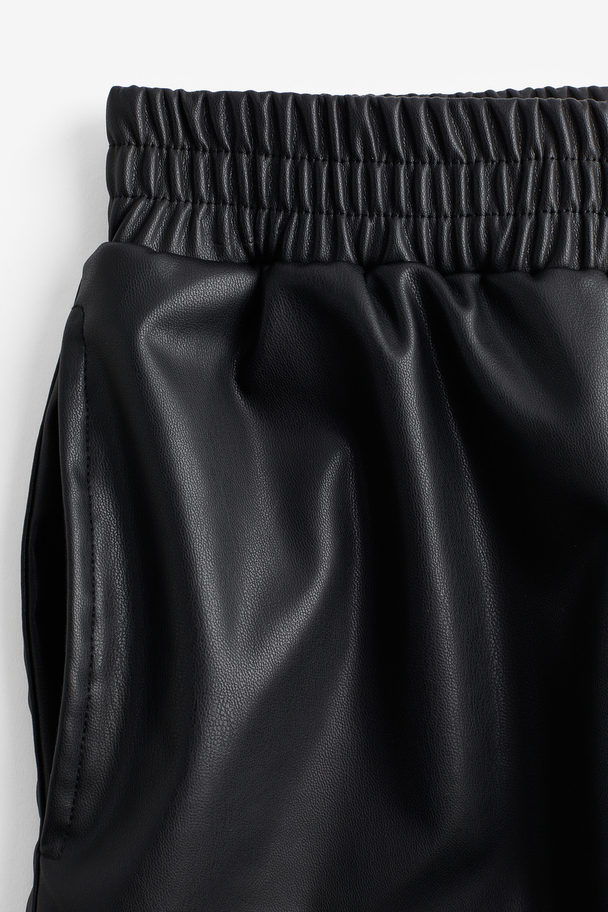 H&M Bermudashorts mit Coating Schwarz