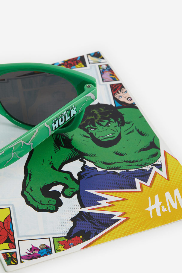 H&M Sonnenbrille mit Motiv Grün/Hulk