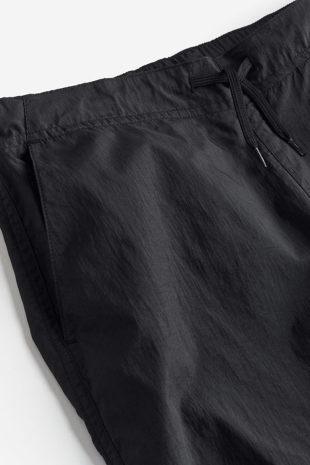 H&M Winddichte Fallschirmhose Schwarz