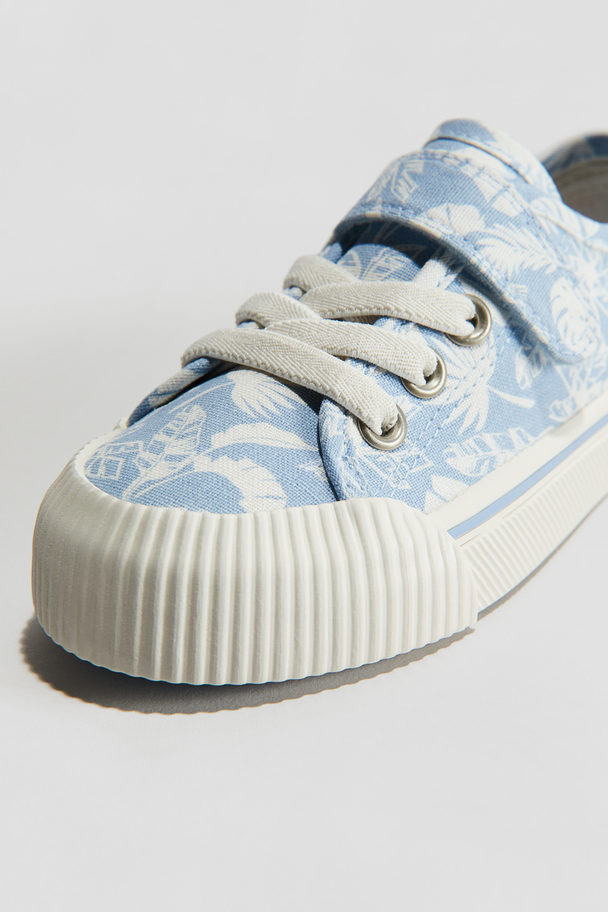 H&M Sneaker aus Baumwollcanvas Hellblau/Blätter