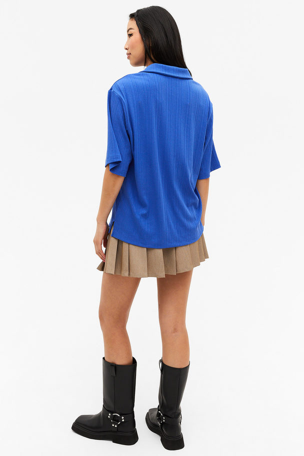 Monki Kurzärmeliges blaues Oversized-Poloshirt Blau