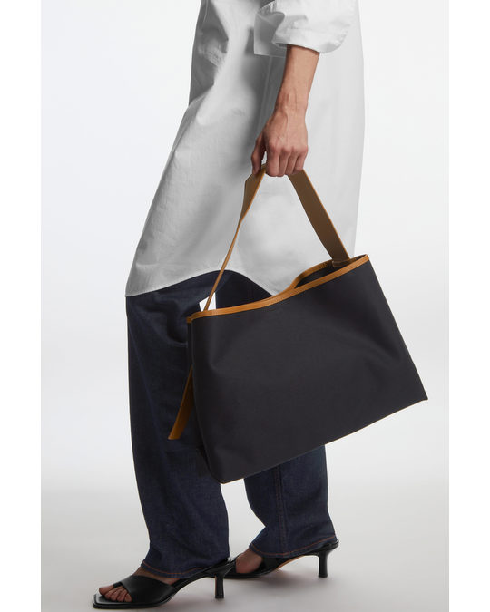 COS Folded Canvas Shopper Bag Black / Brown