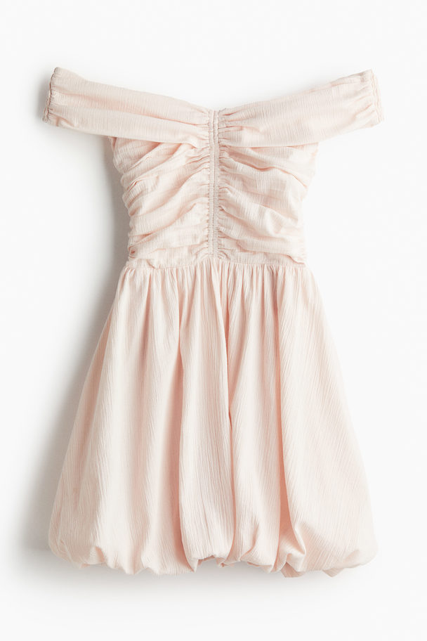 H&M Krinklet Off Shoulder-kjole Blekrosa