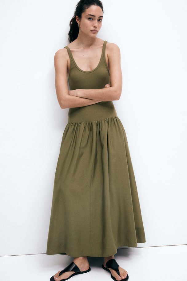 H&M Kleid mit ausgestelltem Rock Khakigrün