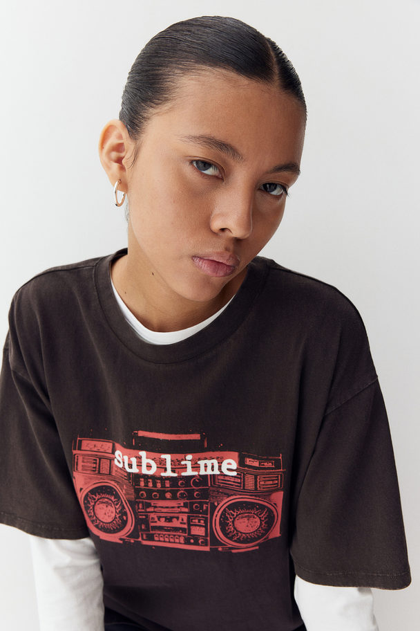 H&M Oversized T-shirt Med Tryk Mørkebrun/sublime