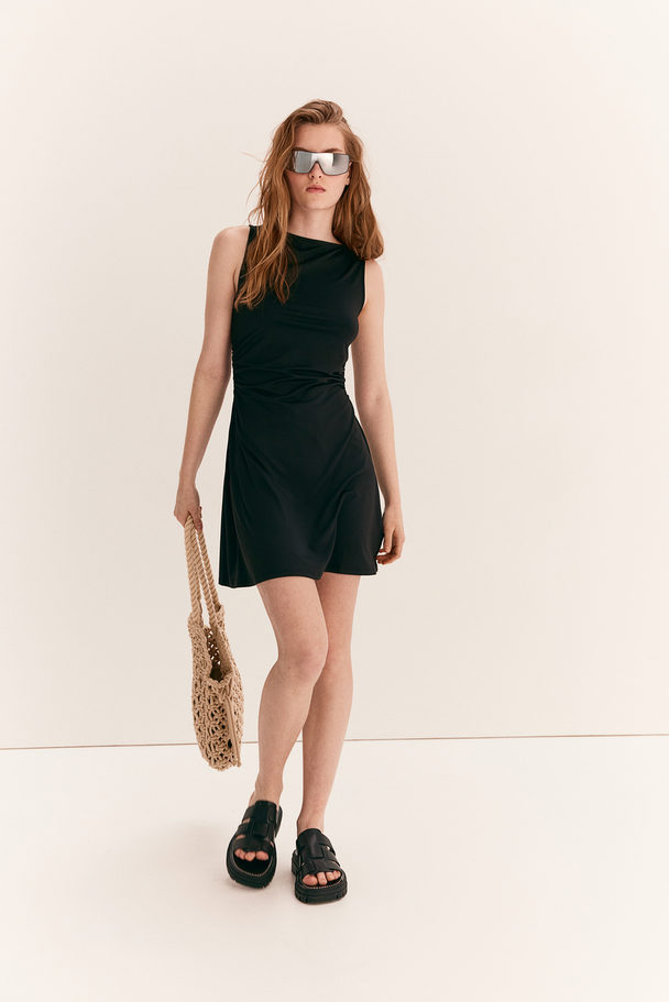 H&M Kleid mit Raffungen und ausgestelltem Rock Schwarz