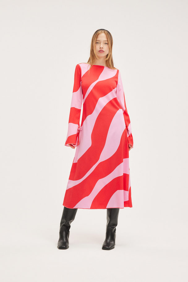 Monki Scoop Neck Bodycon Maxi Dress Red & Pink Waves
