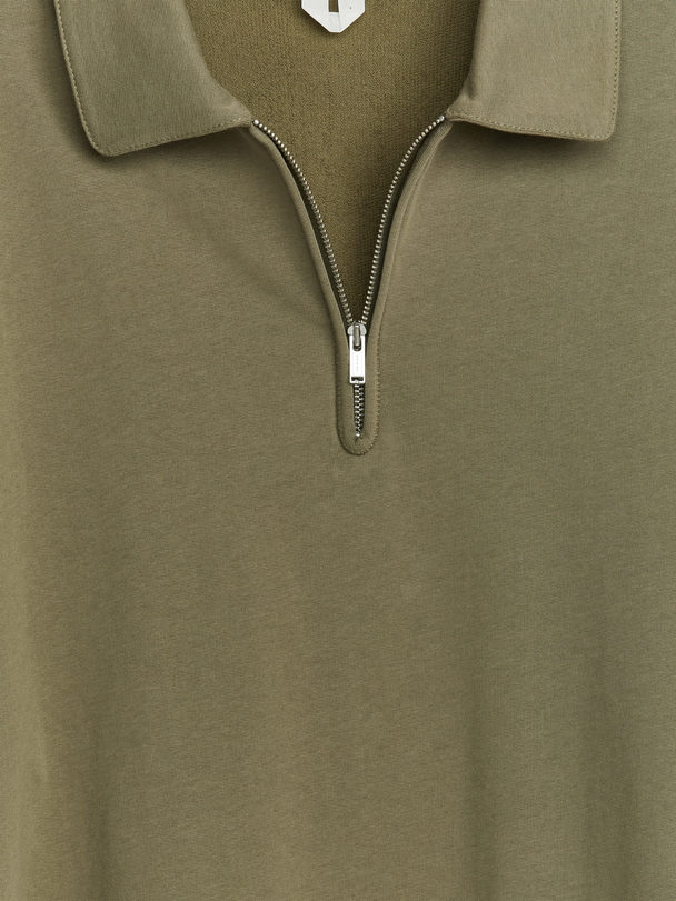 ARKET Polohemd mit kurzem Reißverschluss Khaki