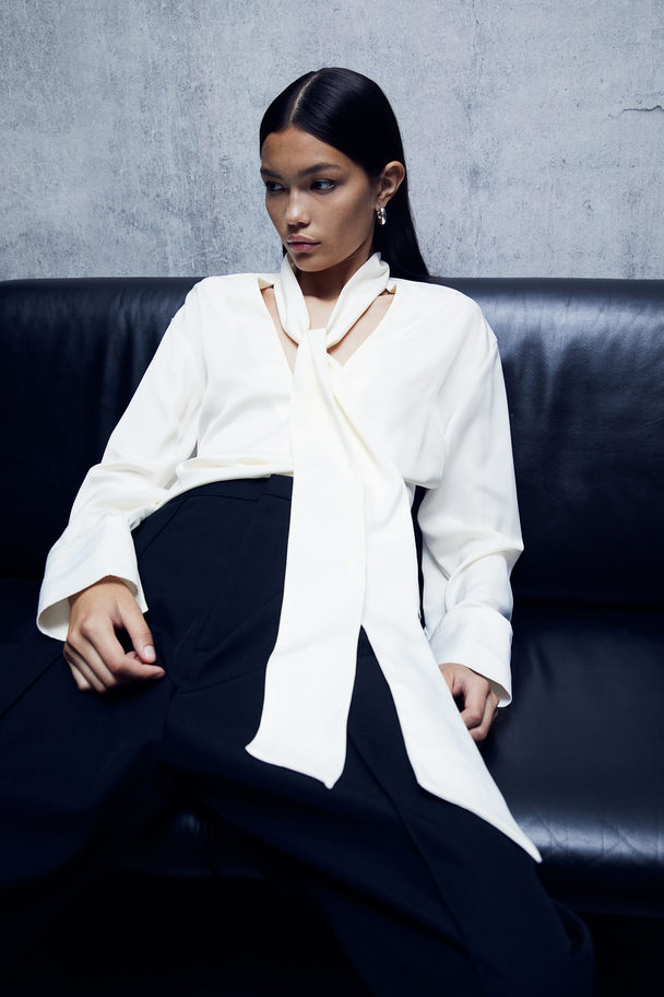 H&M Bluse mit Bindedetail Weiß