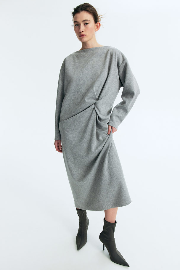 H&M Kleid mit Twistdetail in Oversize Fit Graumeliert