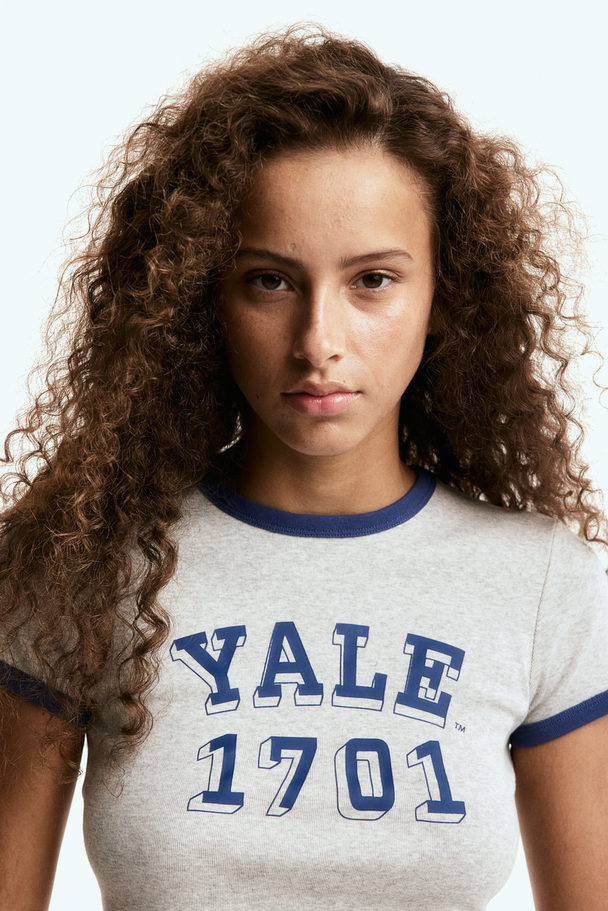 H&M T-Shirt mit Print Hellgraumeliert/Yale