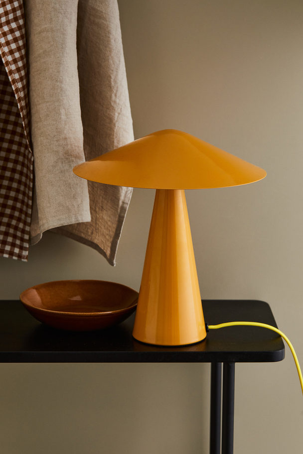 H&M HOME Tischleuchte aus Metall Orange