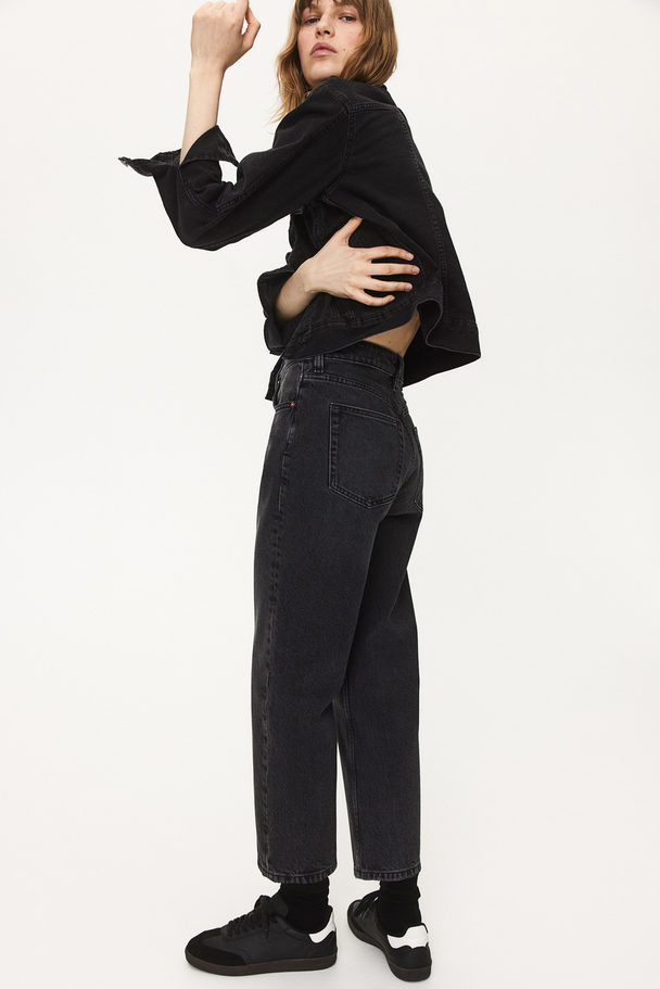 H&M Straight High Cropped Jeans Schwarz