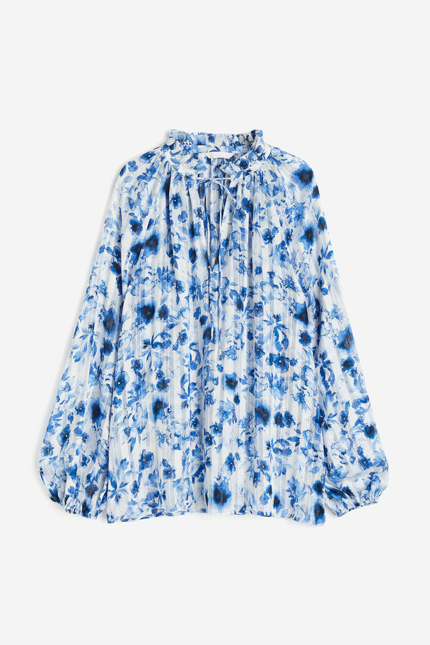 H&M Crêpe-Bluse mit Volants Weiß/Blau geblümt