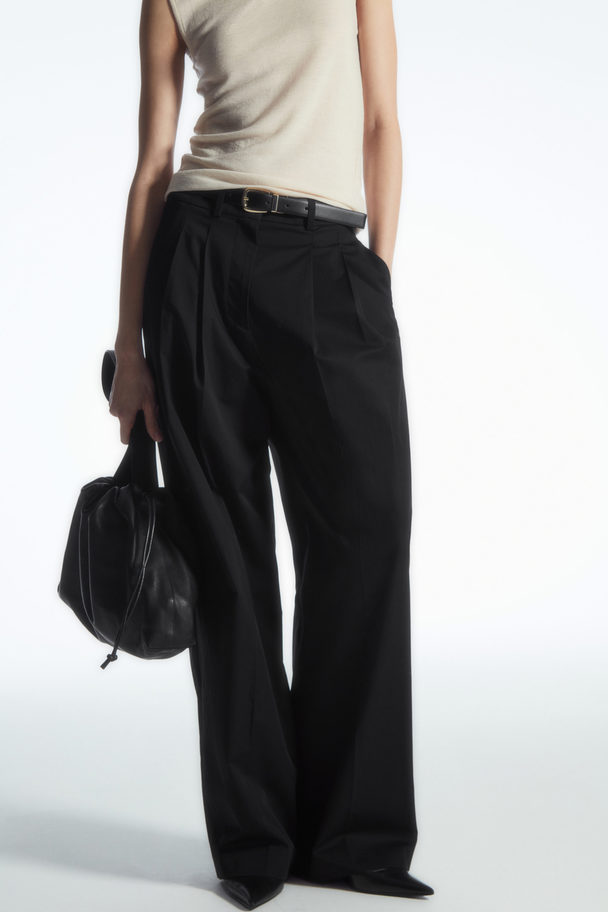 COS ELEGANTE HOSE AUS TWILL MIT WEITEM BEIN SCHWARZ