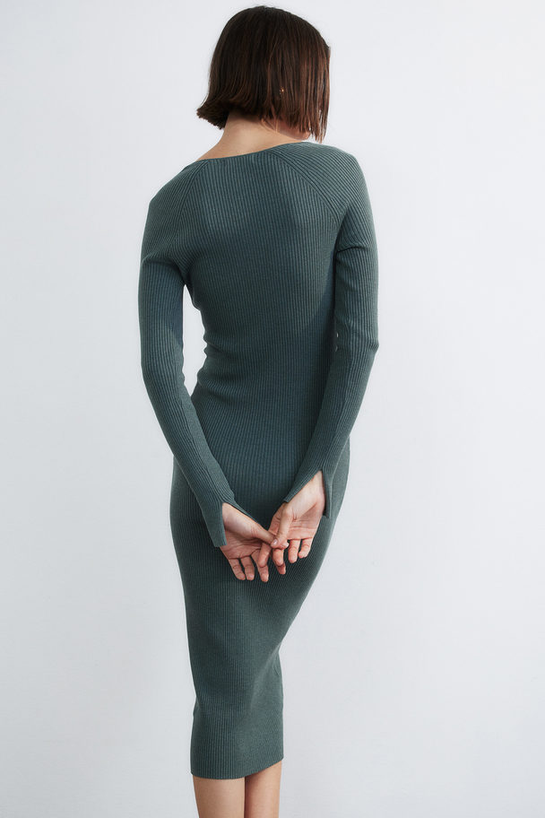 H&M Bodycon-Kleid in Rippstrick Mattgrün