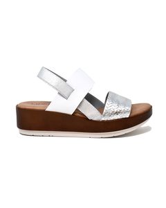 Akia Wedge Sandal In Silver Engraved Leather