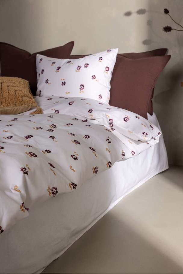 Venture Home Oline Bed Set