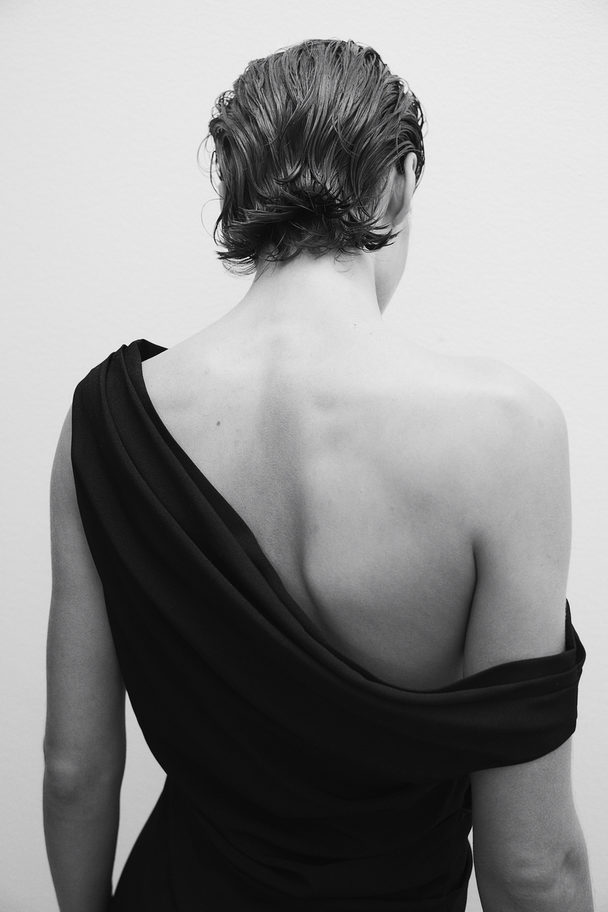 H&M Drapiertes One-Shoulder-Kleid Schwarz