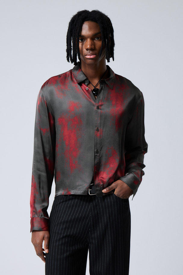 Weekday Avslappet Boxy Skjorte Med Trykk Svart + Røde Flekker