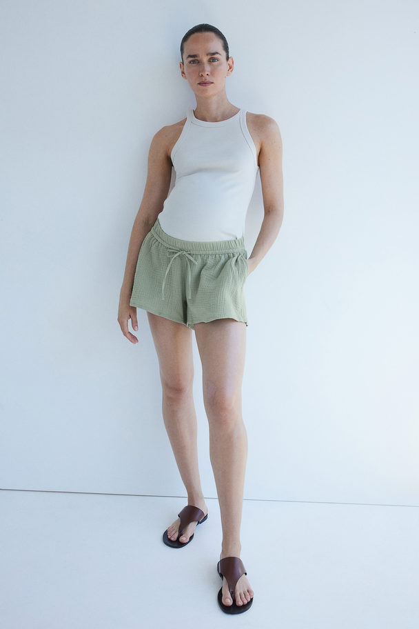 H&M MAMA Before &amp; After Shorts aus Baumwollmusselin Helles Khakigrün