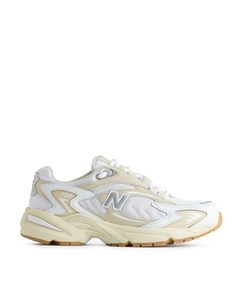 New Balance 725 Trainers Dusty White