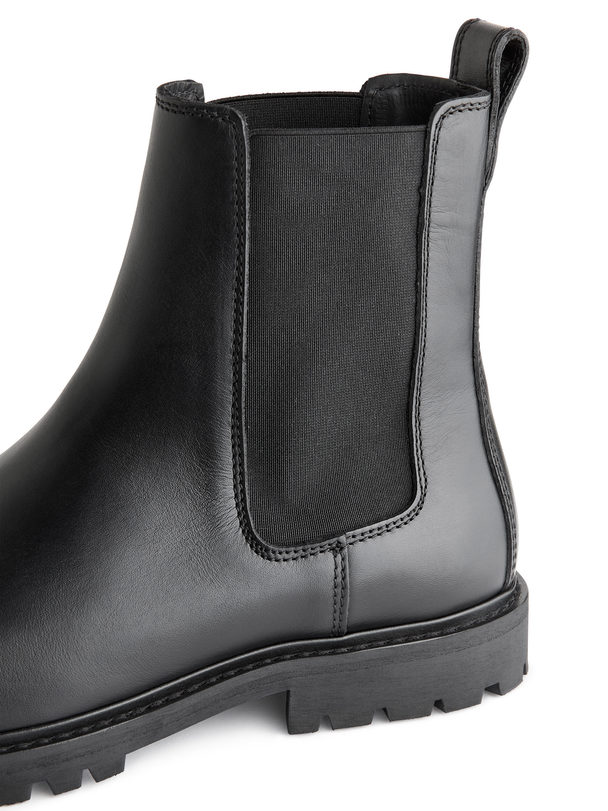 ARKET Chelseaboots aus Leder Schwarz