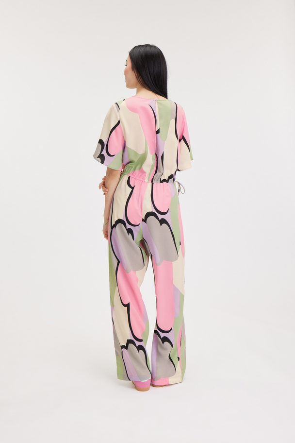 Monki Kurzärmeliger Jumpsuit  Bunte Wolken