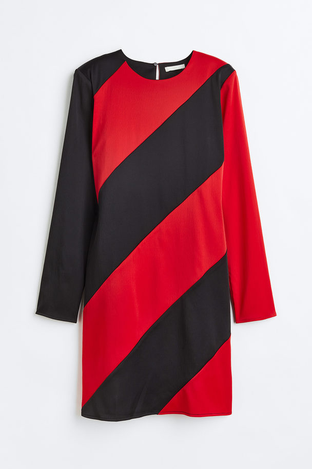 H&M Kleid aus Crinklestoff Rot/Schwarz