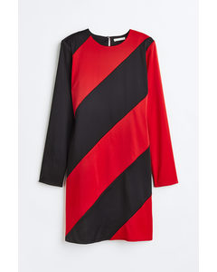 Kleid aus Crinklestoff Rot/Schwarz