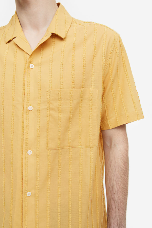vogn Putte Havbrasme Strukturvævet Skjorte Med Korte Ærmer Regular Fit Gul Yellow – Til 129 DKK  | Afound