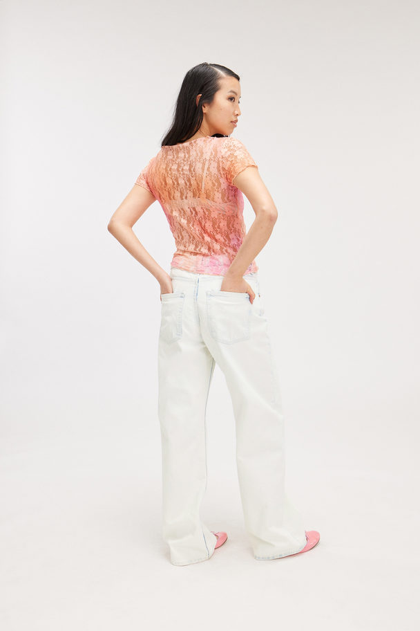 Monki Körperbetontes Kurzarmshirt aus Spitze Pfirsich mit Fade-Optik