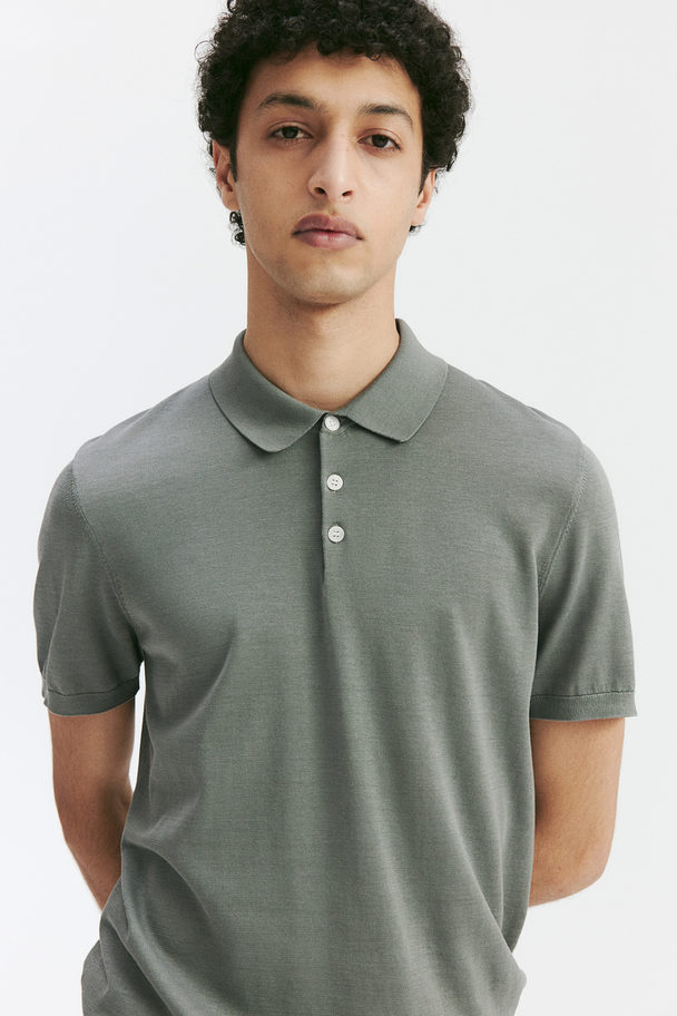 H&M Poloshirt aus Seidenmix in Slim Fit Dunkelgrau