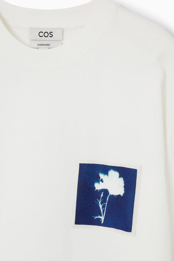 COS OVERSIZED-T-SHIRT MIT ABSTRAKTEM BLUMEN-PRINT WEISS/FLOTRALER PRINT