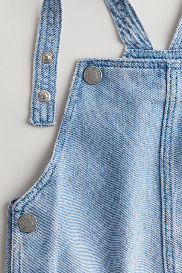 H&M Latzshorts aus Denim Helles Denimblau