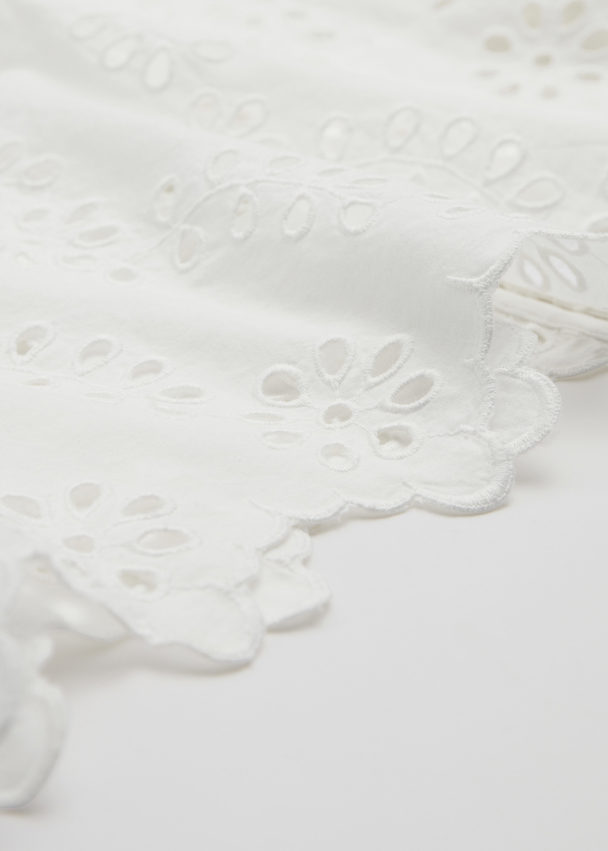 & Other Stories Broderie-Anglaise-Bluse mit ausgestellten Ärmeln Weiß