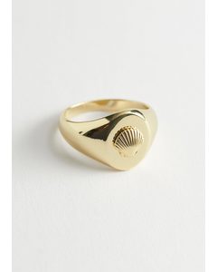 Shell Motif Signet Ring Gold