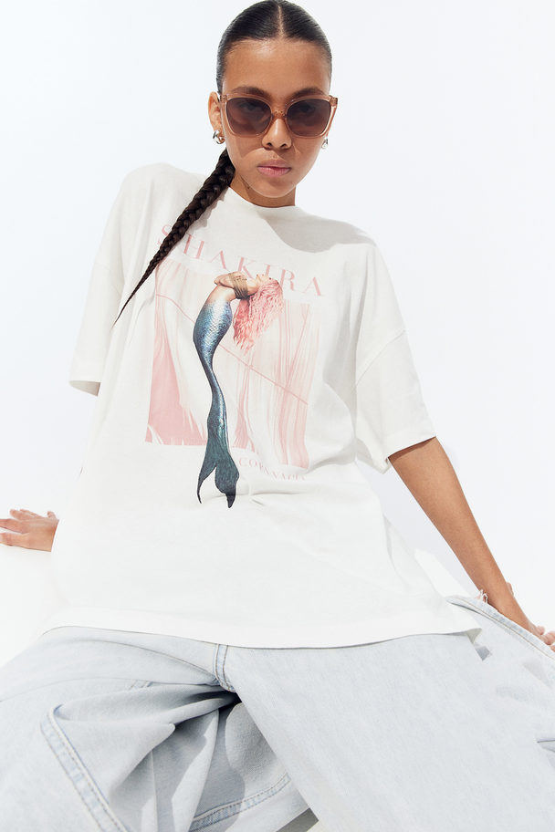 H&M Oversized T-Shirt mit Print Cremefarben/Shakira