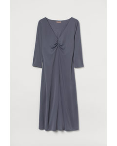 H&M+ Kleid mit V-Ausschnitt Dunkelgrau