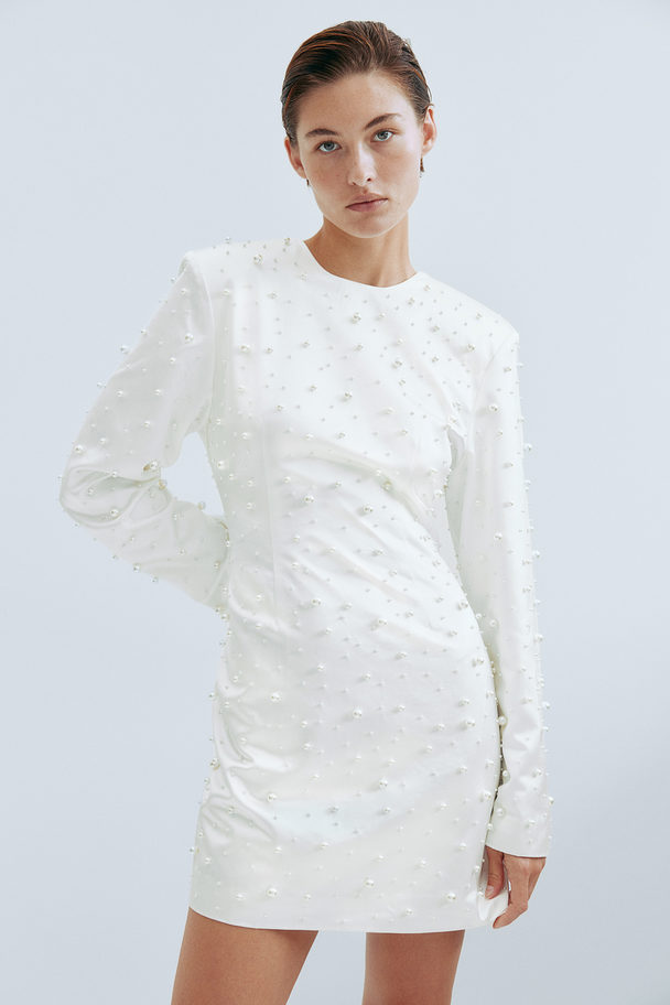 H&M Satinkleid mit Perlenverzierung Weiß