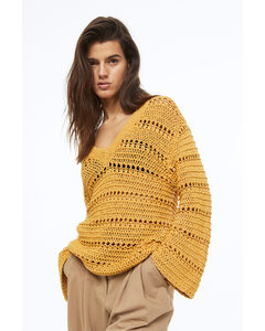 Oversized Pullover in Ajourstrick Gelb