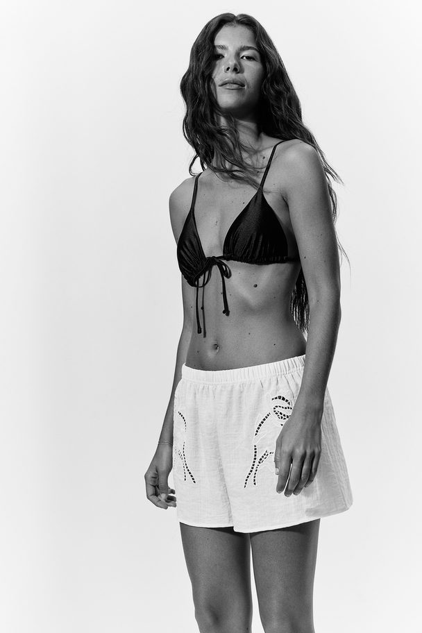 H&M Strandshorts mit Broderie Anglaise Cremefarben