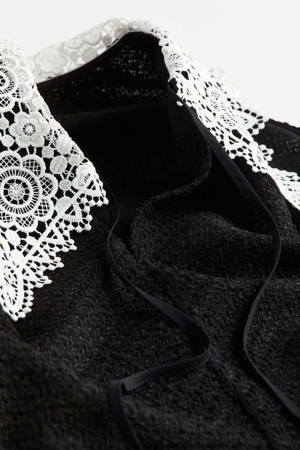H&M Bouclé-Kleid mit Spitzenkragen Schwarz