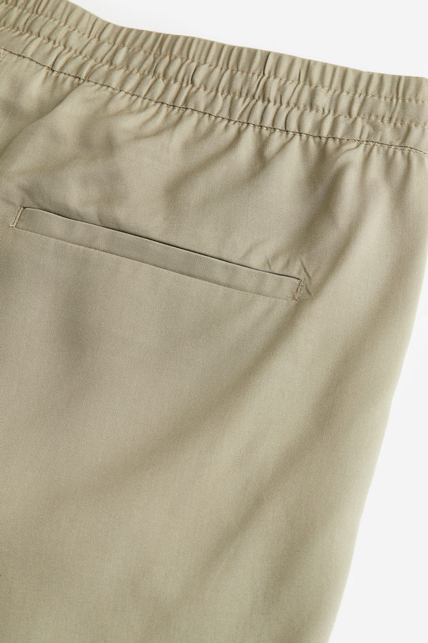 H&M Shorts aus Lyocell Regular Fit Salbeigrün