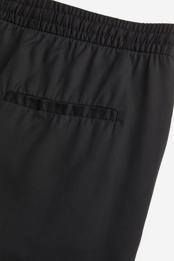 H&M Shorts aus Lyocell Regular Fit Schwarz