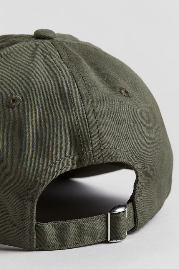 H&M Mütze aus Baumwolltwill mit Motivstickerei Khakigrün/Phoenix