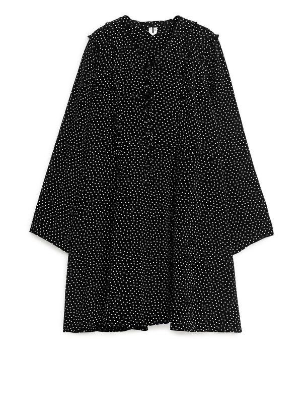 ARKET Kleid in A-Linie mit Rüschen Schwarz/Weiß