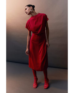 Kleid mit betonter Taille Rot