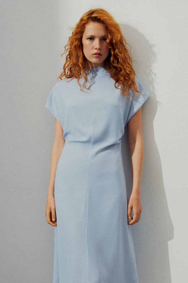 H&M Kleid mit betonter Taille Hellblau